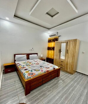 2 bedrooms, iron/ironing board, WiFi, bed sheets