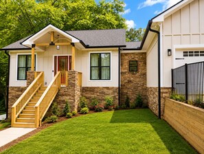 Exterior - Atlanta Luxury Lakefront Retreat & Escape (Atlanta)