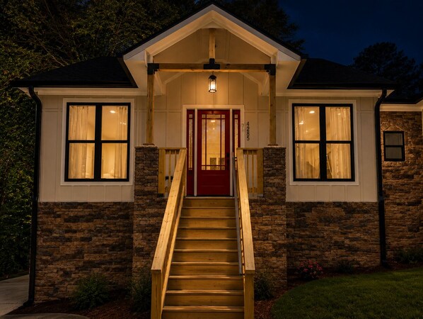 Exterior detail - Atlanta Luxury Lakefront Retreat & Escape (Atlanta)