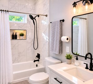Bathroom - Atlanta Luxury Lakefront Retreat & Escape (Atlanta)
