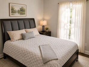 Room - Atlanta Luxury Lakefront Retreat & Escape (Atlanta)