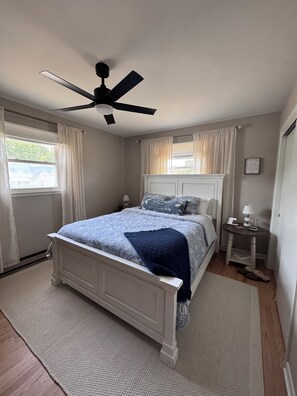 WiFi, bed sheets - Cozy 2BR home with AC in charming Secretary, 15 mins to downtown Cambridge MD (Secretary)