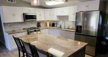 Spacious 6-bedroom house in charming in Antelope Valley