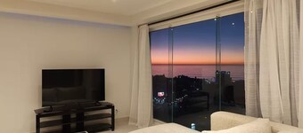 Sky Penthouse with Panoramic Ocean View & Jacuzzi