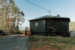 A wooden building with a sign reading 'Mountain Vista.' - Mountain Vista: Modern Cabin with Mt. LeConte View & Hot Tub (Gatlinburg)