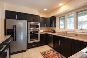 Fridge, microwave, oven, stovetop - 6BR w/ Pool near Wintergreen & Wineries, Sleeps 19 (Nellysford)