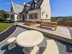Outdoor dining - Castel Ar Vugale - Family home with sea view (Plouénan)