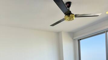 Acceso a internet y ropa de cama