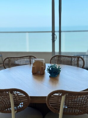 Dining - Serene 3-bedroom apartment with AC in Santa Marta (Santa Marta)