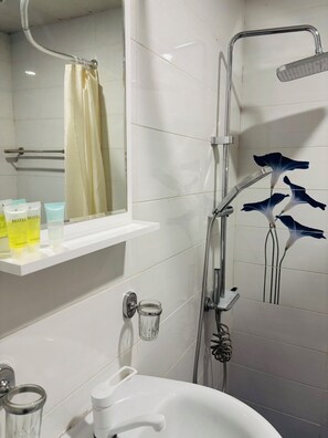 Bathroom - city guli hotel (Tbilisi)
