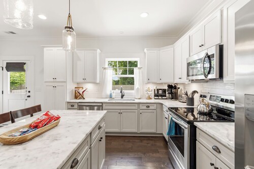 3BD/2BA Gem .5 Miles from Cherrydale -  2 King Beds