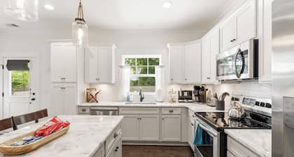 3BD/2BA Gem .5 Miles from Cherrydale - 2 King Beds