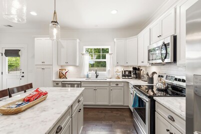3BD/2BA Gem .5 Miles from Cherrydale - 2 King Beds