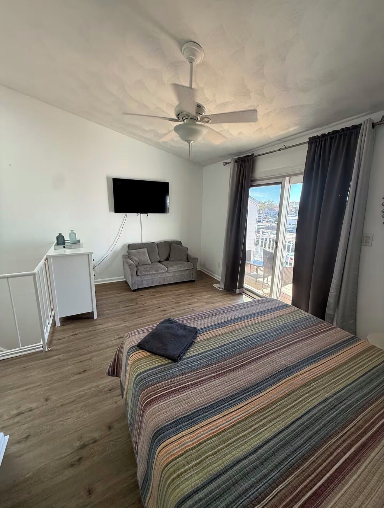 2 habitaciones, tabla de planchar con plancha, wifi y ropa de cama 