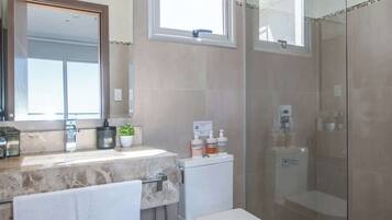 Shower, hair dryer, towels, shampoo