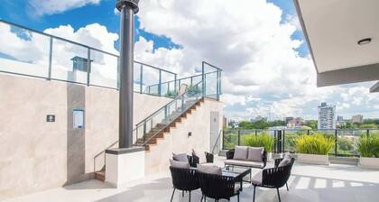 Stylish One BR,King bed,Pool, Gym, BBQ, Prime Area