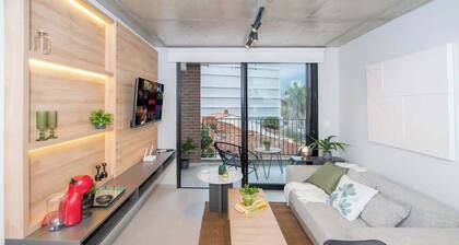 Business Ready Apt Workspace, Pool and Gym Access