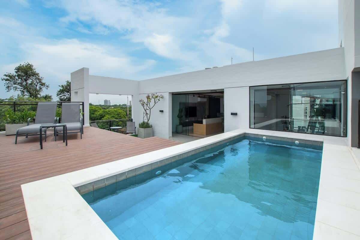 Building rooftop pool