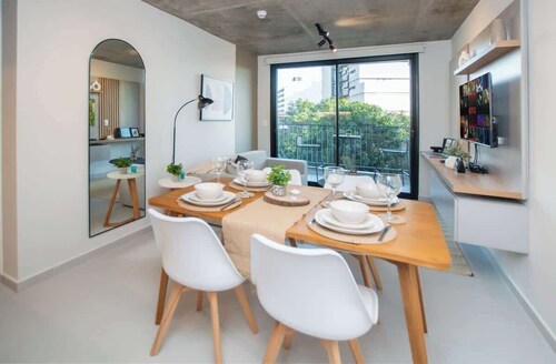 City Retreat in Best Area Pool Gym and Balcony