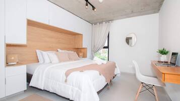 Desk, iron/ironing board, WiFi, bed sheets