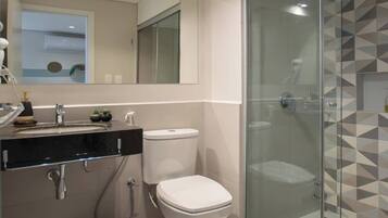 Shower, hair dryer, towels, shampoo