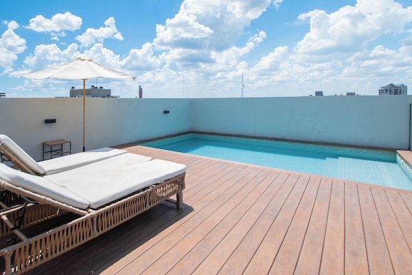 Building rooftop pool