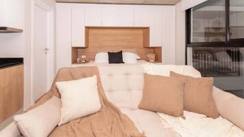 Iron/ironing board, WiFi, bed sheets