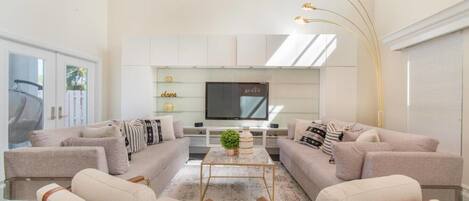 TV, fireplace