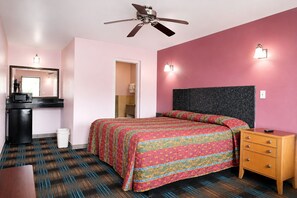 Desk, free WiFi - City (Richmond)