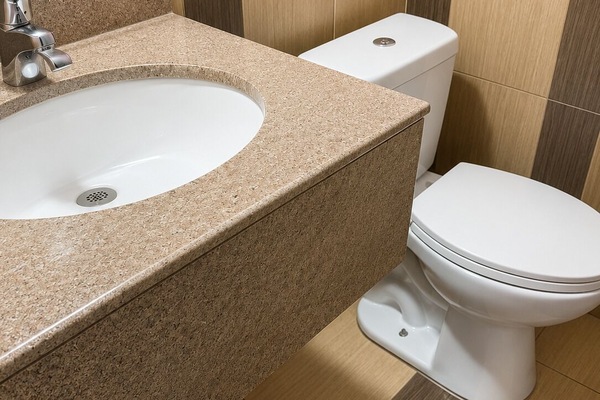 Combined shower/tub, towels, soap, toilet paper