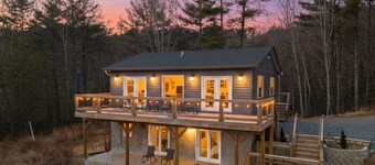 Stunning Mountain Views, Deck, Fire Pit & Hammock