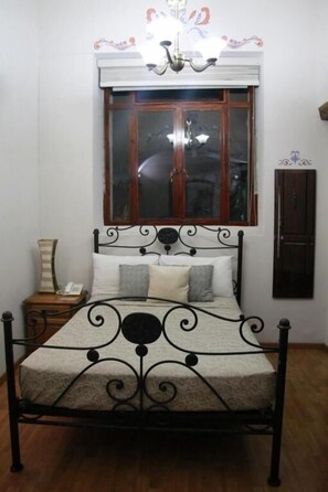ห้องเบสิก, ปลอดบุหรี่, นำสัตว์เลี้ยงเข้าได้ | ตู้นิรภัยในห้องพัก, เตารีด/โต๊ะรีดผ้า, Wi-Fi ฟรี