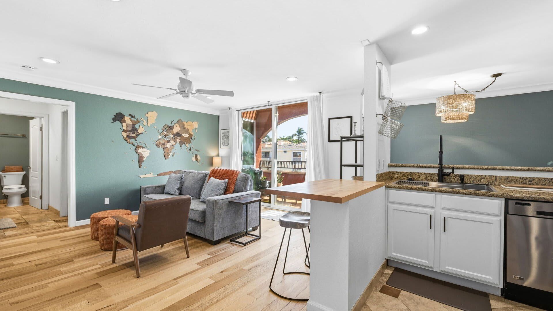 1bd/1ba Condo 5-min Walk To Beach W/pool & Garage - San Diego, CA