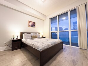 Classic Suite, 2 Bedrooms, Partial Lake View