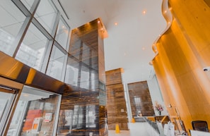 Reception - Toronto City Centre Hotel Suites  (Toronto)
