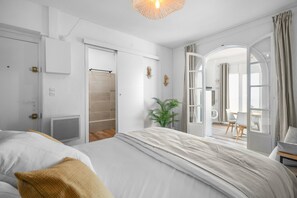 Bed sheets - Sea View Studio Apartment (Saint-Cyr-sur-Mer)