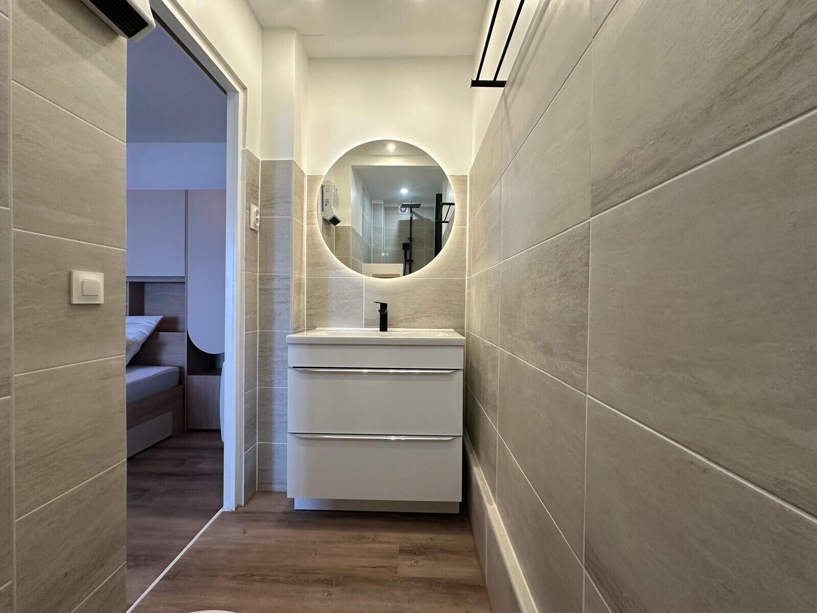 Douche, serviettes fournies