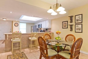 Dining - Oceanfront Condo with Full Kitchen & Pet-Friendly (South Padre Island)