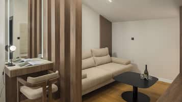 Basic Suite | Living area