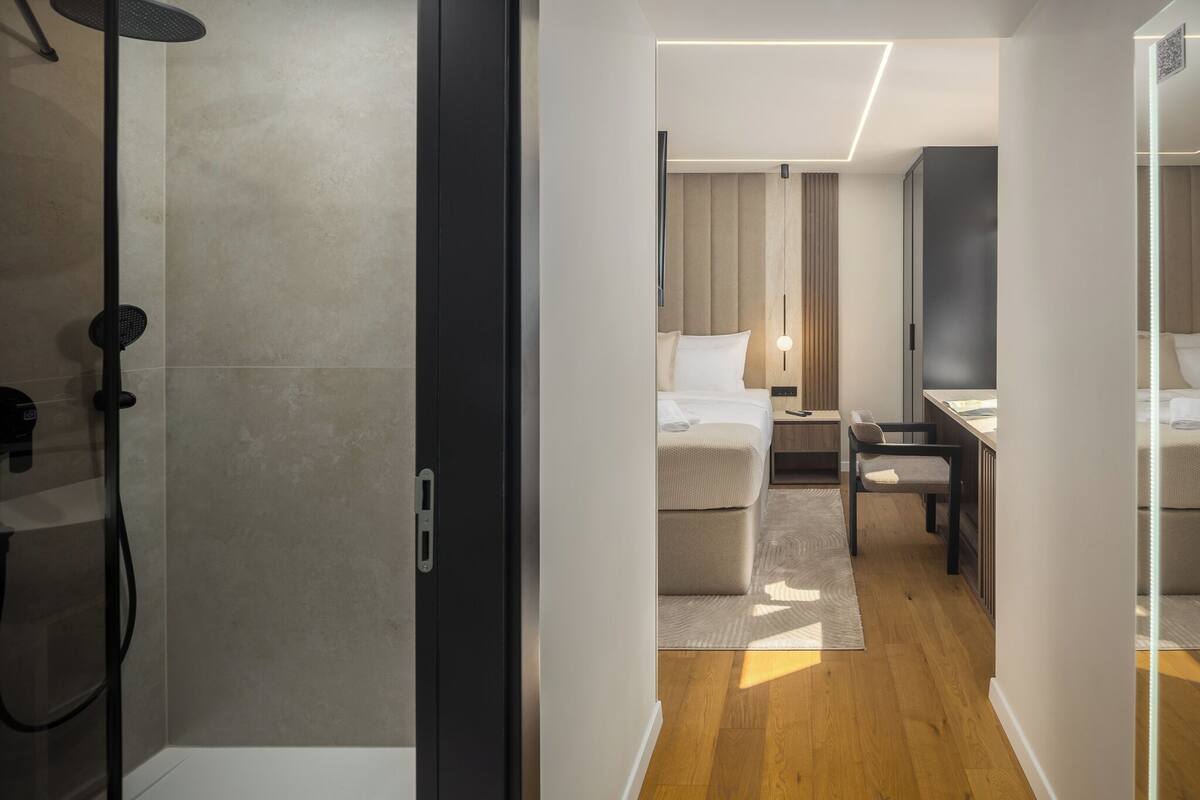 Habitación superior con 2 camas individuales | Minibar, insonorización, cunas gratuitas y wifi gratis 