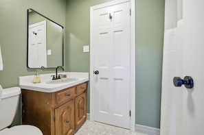 Bathroom - Peaceful Waterfront Oasis (Virginia Beach)