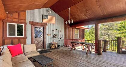 Rustic Log Cabin Retreat Near Lake Cascade