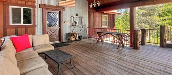 Rustic Log Cabin Retreat Near Lake Cascade