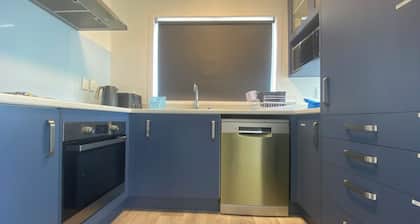 Quiet 3 Bedroom Home 6 minutes from town - 5 beds
