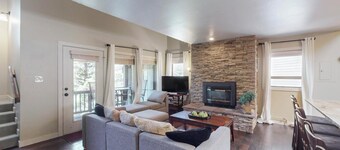 Angel Fire’s Only Ski-In/Ski-Out Complex - Cozy Condo, Sleeps 6