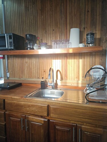 Cozy 1-Bedroom with Parking & Private Space ,AC, WiFi, Santa Elena