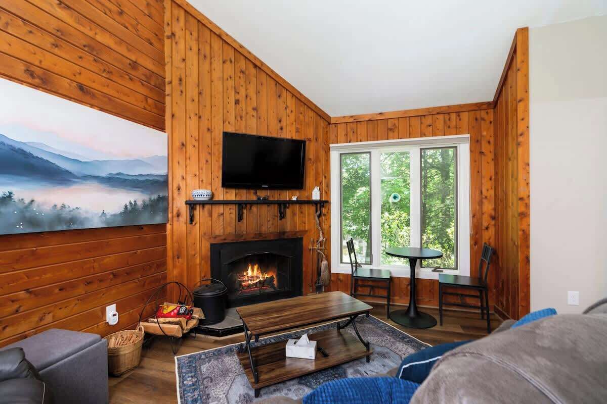 Fernseher, Kamin, Arbeitsbereiche