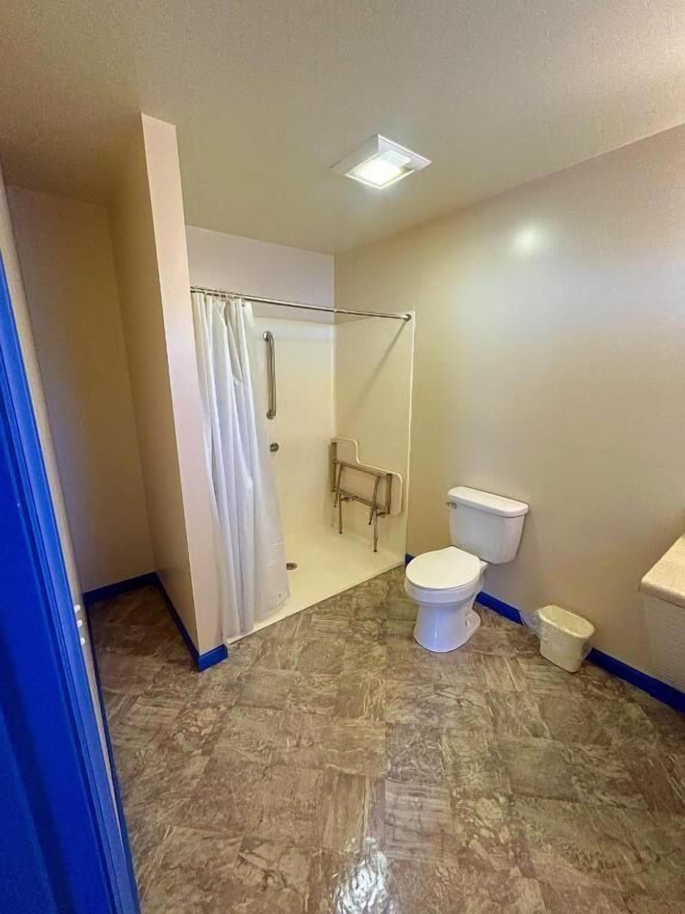 Standard Room, Mobility Accessible, Patio | Bathroom