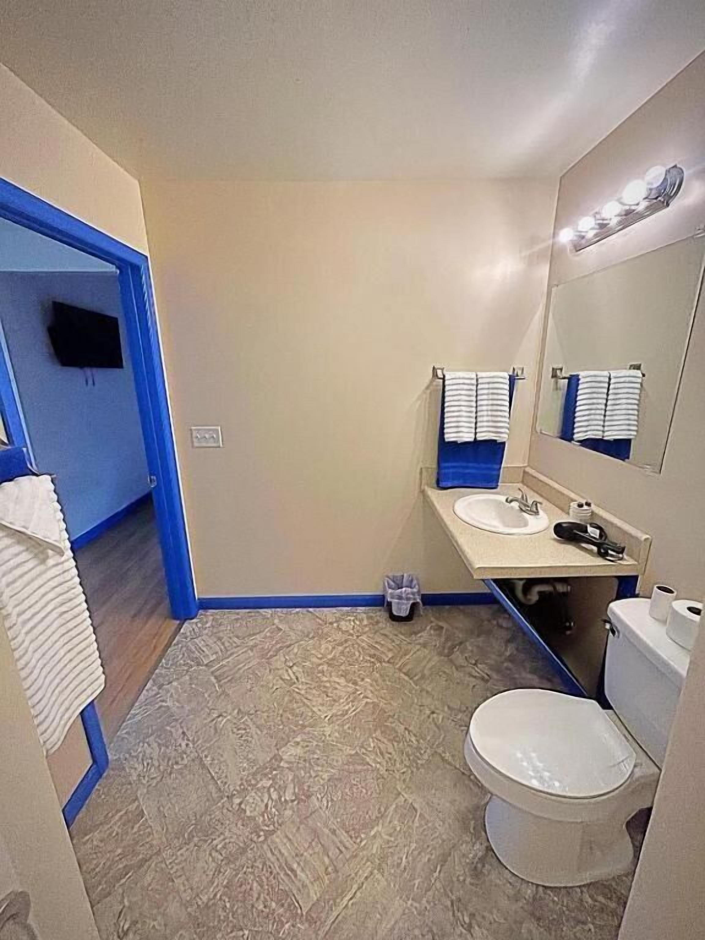 Quarto família, várias camas, acessível para pessoas com deficiência física, varanda | Banheiro