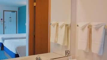 Deluxe Double Room, Balcony | Bathroom
